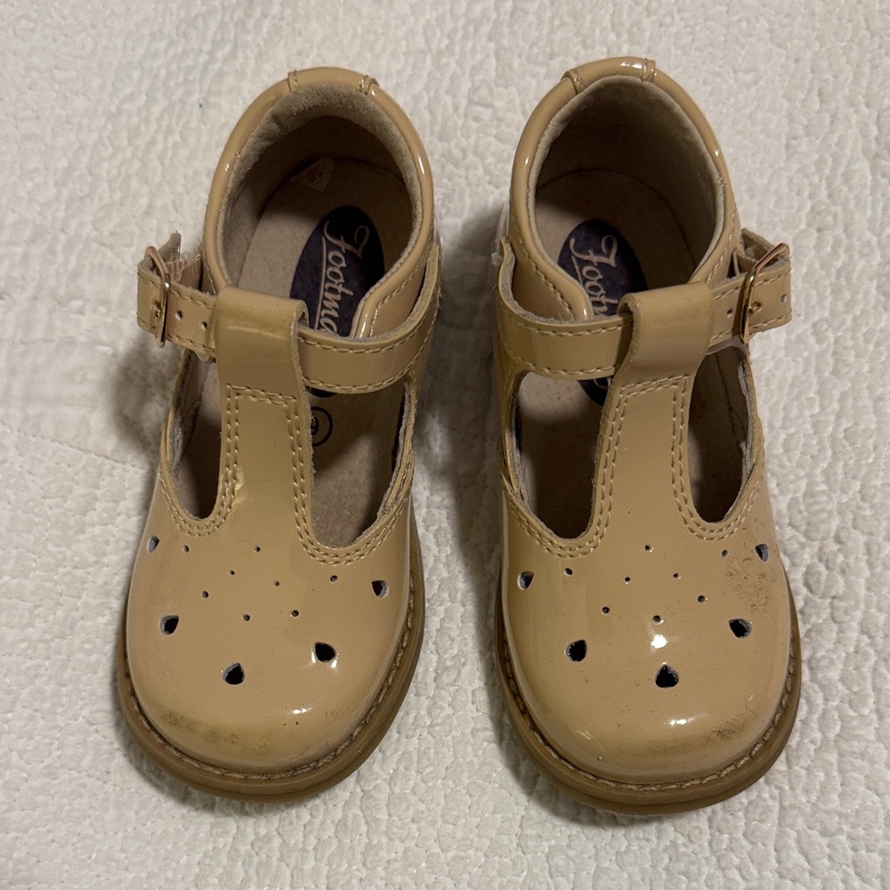 Footmates Toddler Beige Patent T-Strap Mary Jane Shoes Size 6